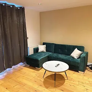1 Bed Flat Near London